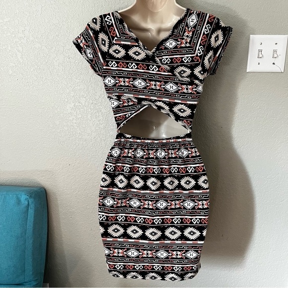 Derek Heart Aztec Imprint and Striped Bodycon Dress Bundle Juniors Small - Picture 8 of 10